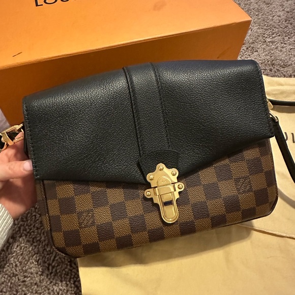 Louis Vuitton Handbags - Louis Vuitton Damier Ebene Clapton Crossbody Bag